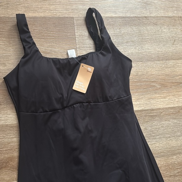 Elegant Black Maxi Dress - Picture 3 of 6